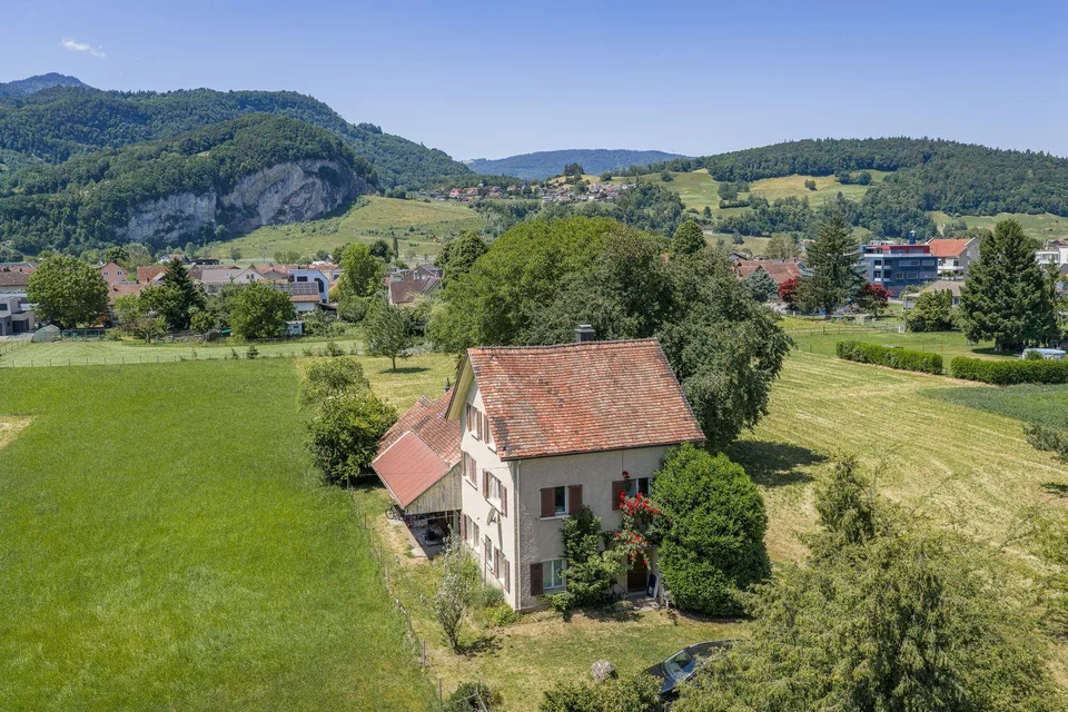 Casa unifamiliare con edifici rurali