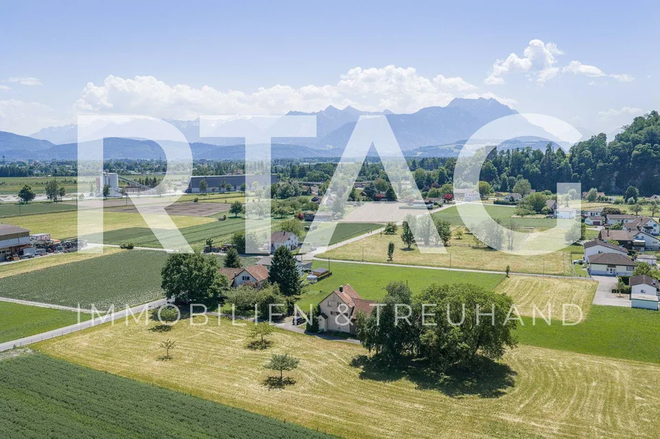 Einfamilienhaus mit Ökonomiegebäuden