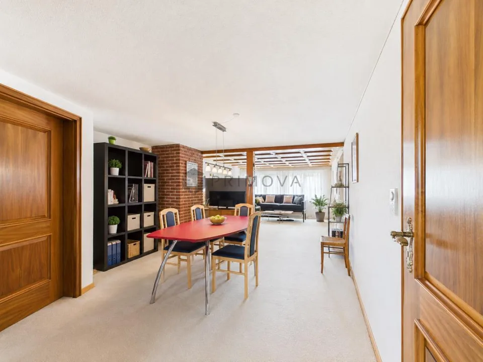 Familienfreundliches 5.5 Zimmer-Reihenhaus mit viel Platz und sonni...