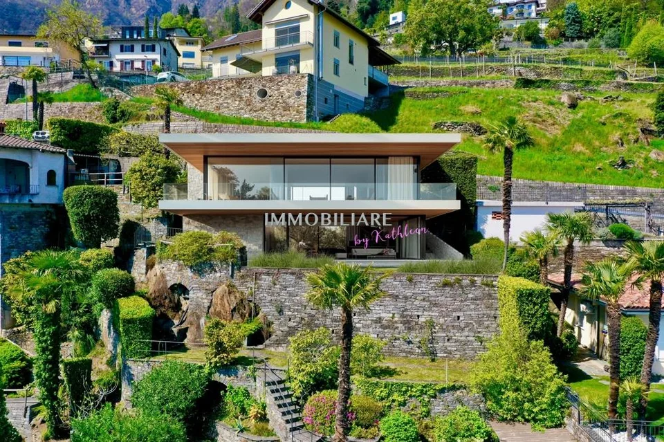 Ferienhaus mit fantastischem, unverbaubarem Seeblick, Garten + Garage