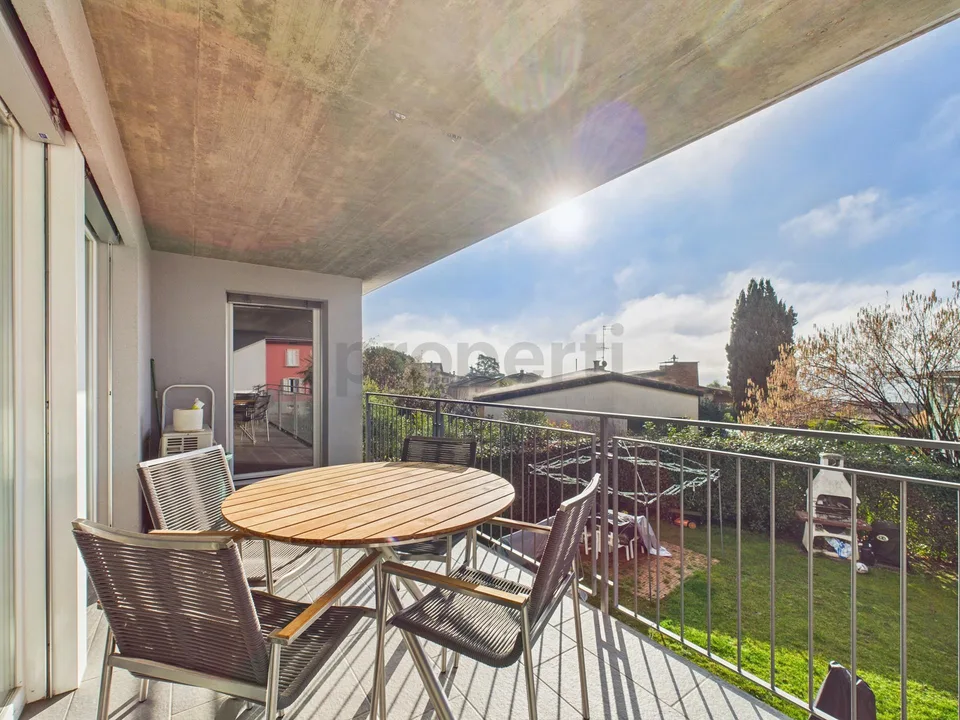Elegante appartamento 4.5 locali con parcheggio privato, Balerna
