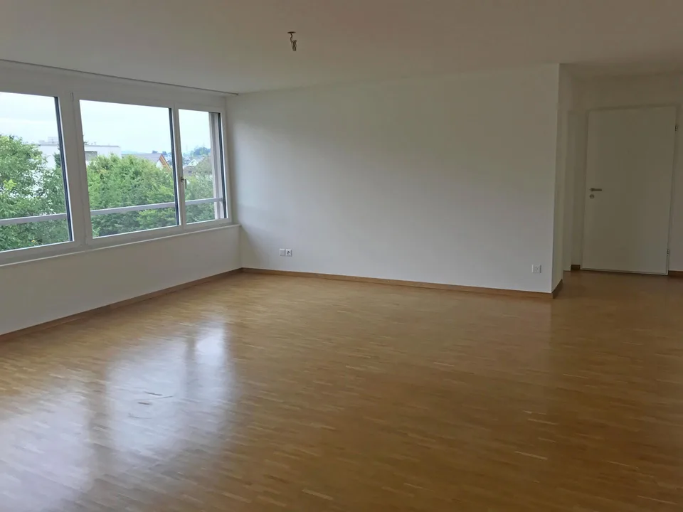 Modern ausgestattete Familienwohnung mit grossem Balkon