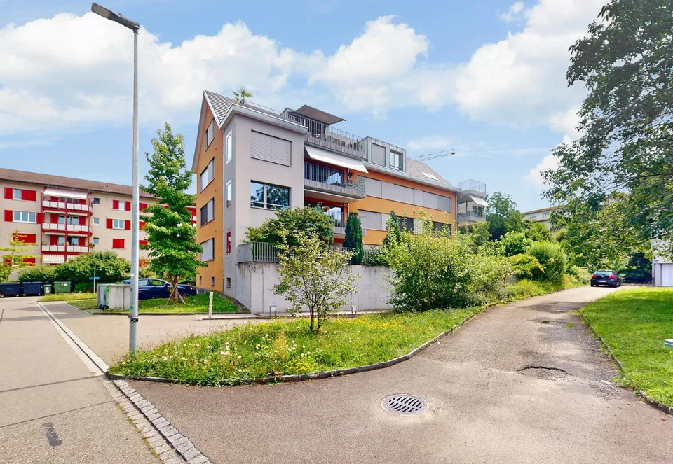 Modern ausgestattete Familienwohnung mit grossem Balkon