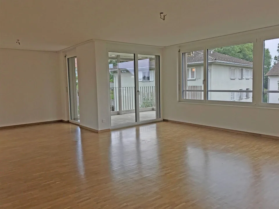 Modern ausgestattete Familienwohnung mit grossem Balkon