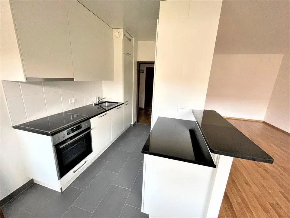 Junction - Close to Bank District