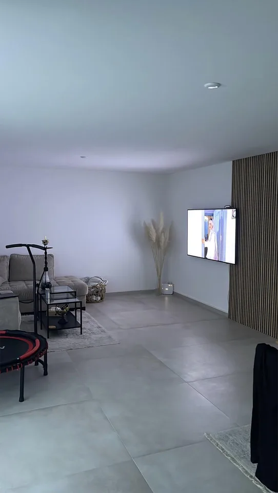 Sonnendurchflutete und frisch renovierte Wohnung mit Balkon in Ober...