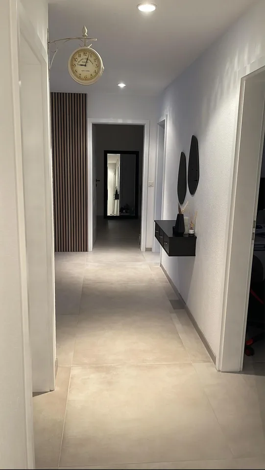 Sonnendurchflutete und frisch renovierte Wohnung mit Balkon in Ober...