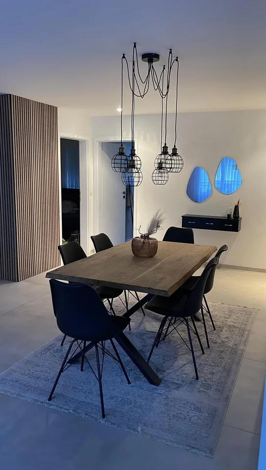 Sonnendurchflutete und frisch renovierte Wohnung mit Balkon in Ober...
