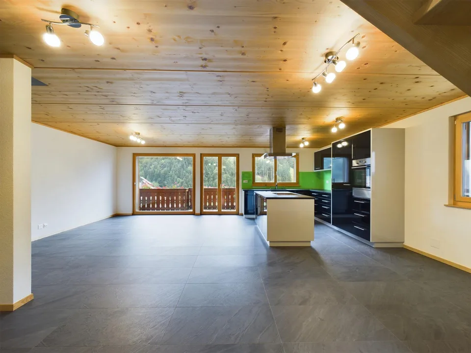 Grosser Balkon, herrlicher Sitzplatz und zwei Parkplätze inklusive