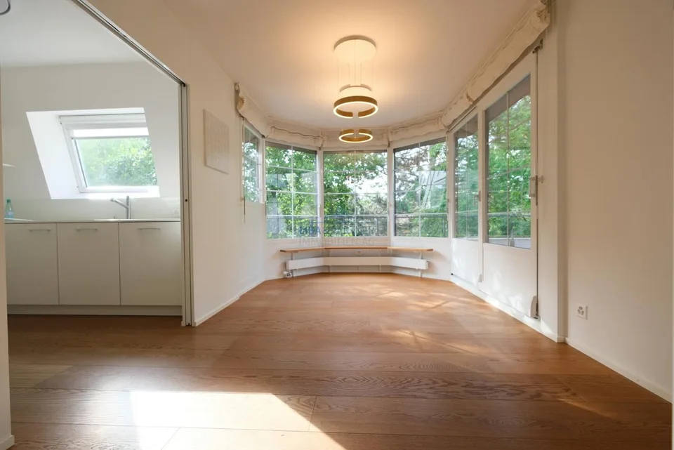 Voll klimatisiertes Duplex-Penthouse mit grosszügiger Dachterrasse