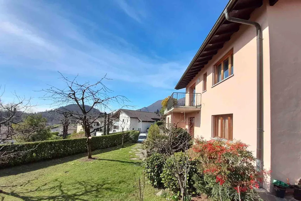 SPLENDIDA VILLA DI 6.5 LOCALI CON AMPIO GIARDINO A CURIO