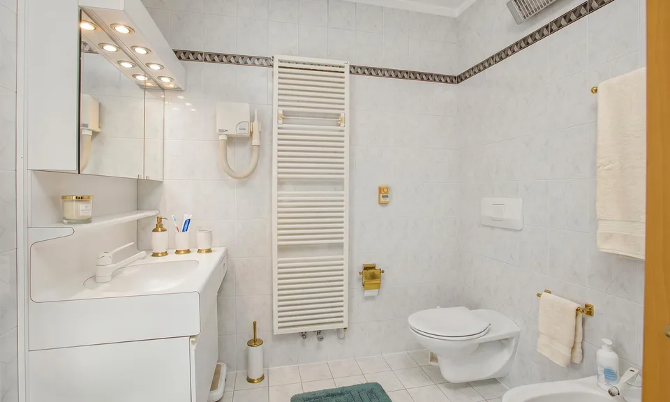 PRESTIGIOSA VILLA DI 9.5 LOCALI CON GRANDE TERRENO A VACALLO