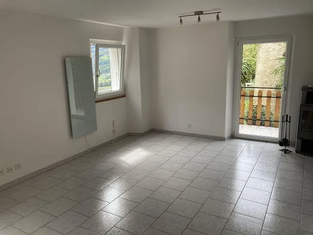 4-Zimmer Dorfhaus mit Garage / casa di 4 locali con garage