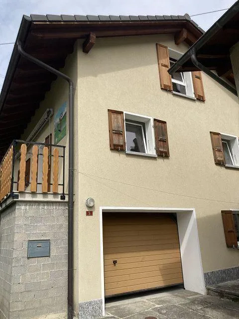 4-Zimmer Dorfhaus mit Garage / casa di 4 locali con garage
