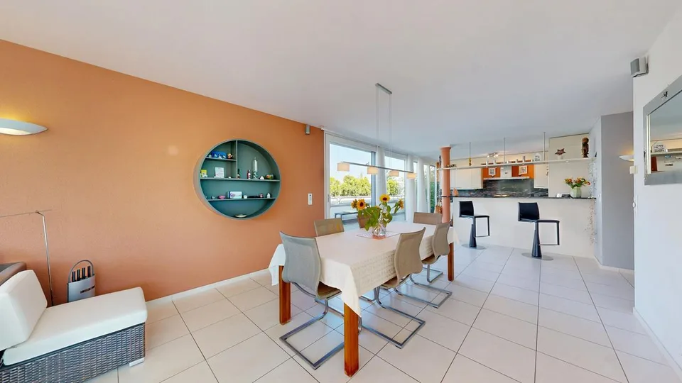 Moderne 4.5-Zimmer-Wohnung mit grosszügiger Dachterrasse und Garage