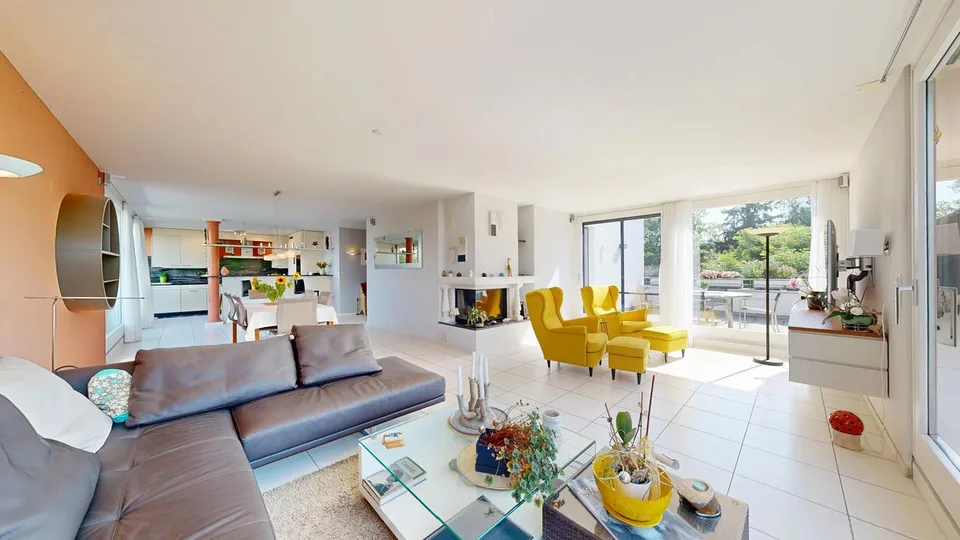 Moderne 4.5-Zimmer-Wohnung mit grosszügiger Dachterrasse und Garage