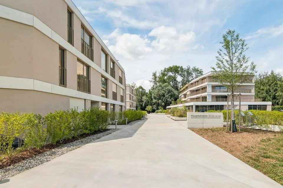 Seesicht & Ruhe: Moderne 5.5-Zimmer-Dachwohnung am Murtensee