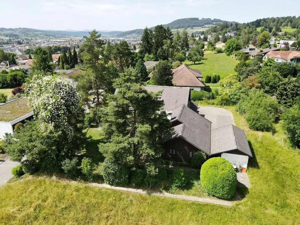 8-Zimmer-EFH mit wertvoller Baulandreserve