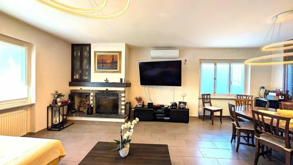 Villa bifamiliare con giardino di 800 m²