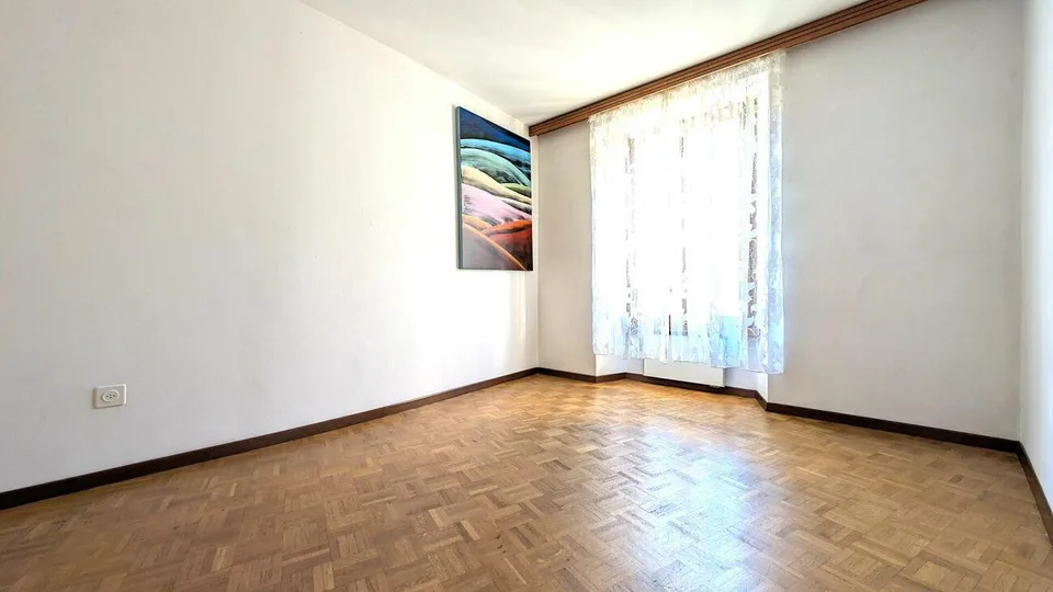 Atmosfera unica con camino e layout personalizzabile – photo 7 of 8