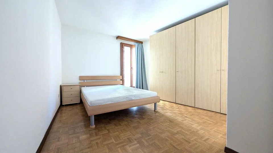Atmosfera unica con camino e layout personalizzabile – photo 6 of 8