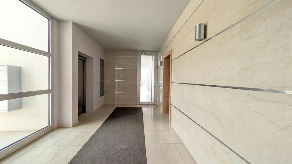 Contemporaneo, in posizione servita e ben collegato! – foto 6 di 9