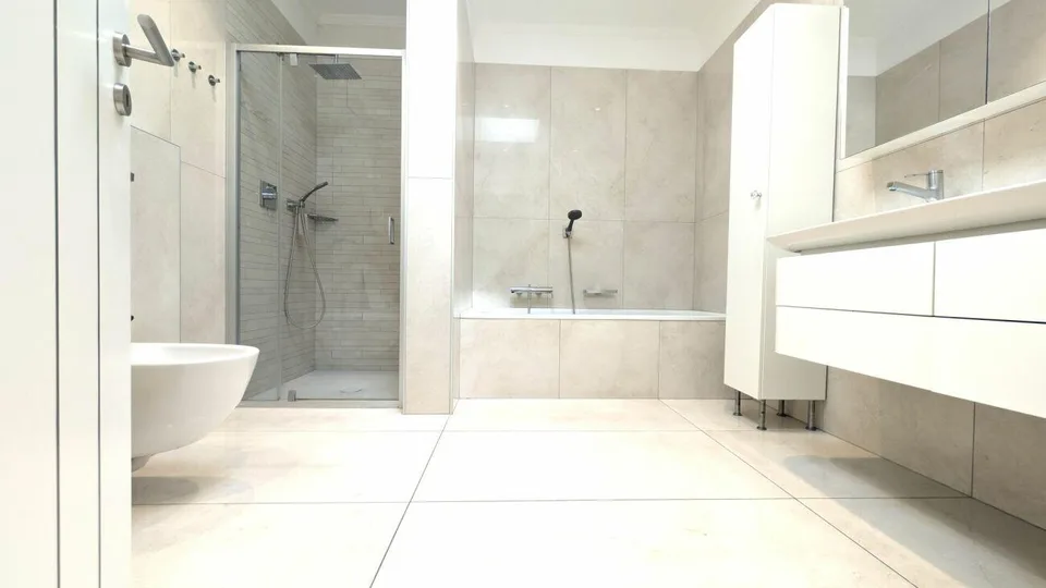 Prestigioso Attico mit geräumigen Räumen und drei Panoramabalkonen – Foto 15 von 19