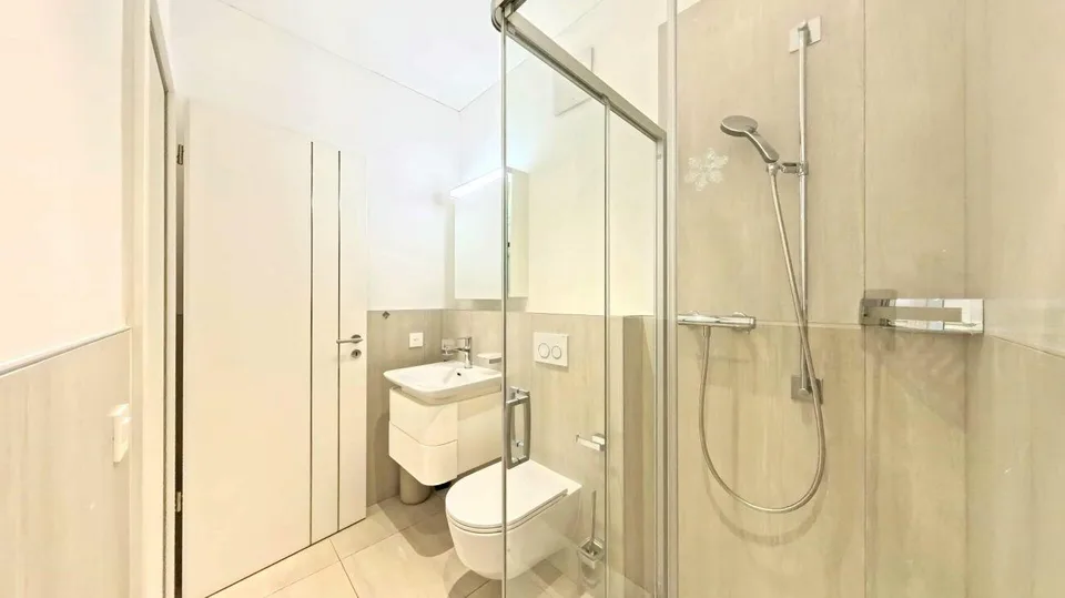 Prestigioso Attico mit geräumigen Räumen und drei Panoramabalkonen – Foto 17 von 19