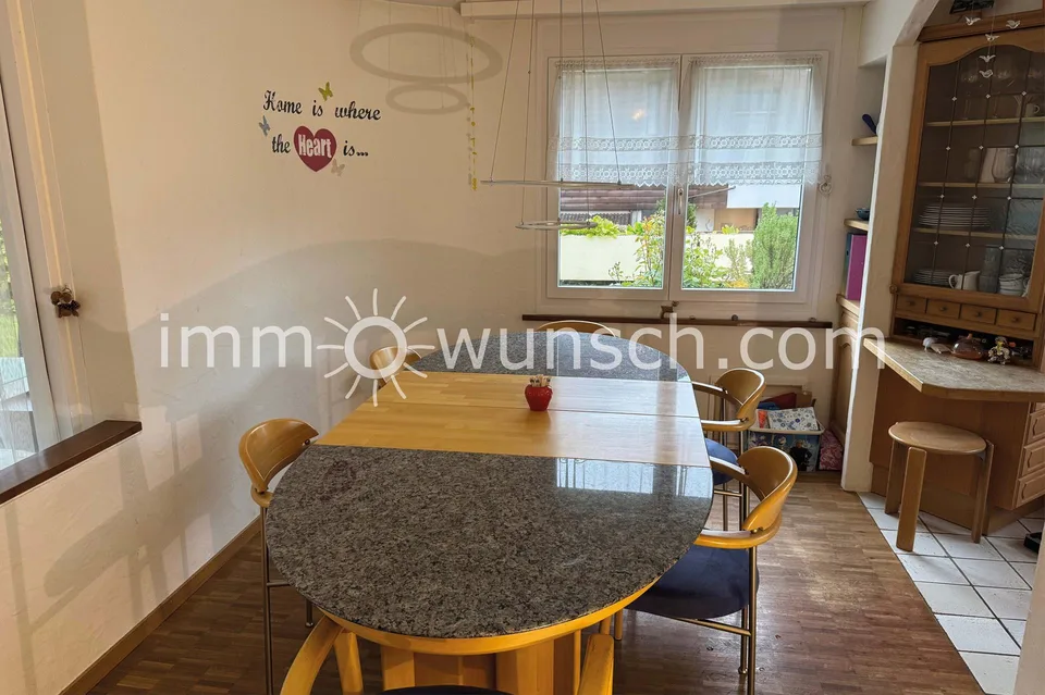 Grosszügiges 5 ½ Zimmer Einfamilienhaus – photo 3 of 13