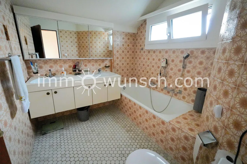 Grosszügiges 5 ½ Zimmer Einfamilienhaus – photo 4 of 13