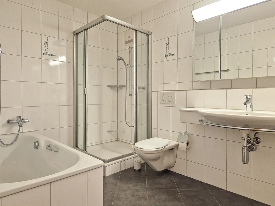 2½-Zimmer-Wohnung mit See- und Bergsicht sowie privatem Badeplatz – Foto 6 von 17
