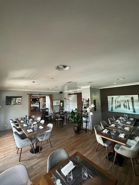 RESTAURANT AVEC FORTE ACTIVITÉ A REMETTRE