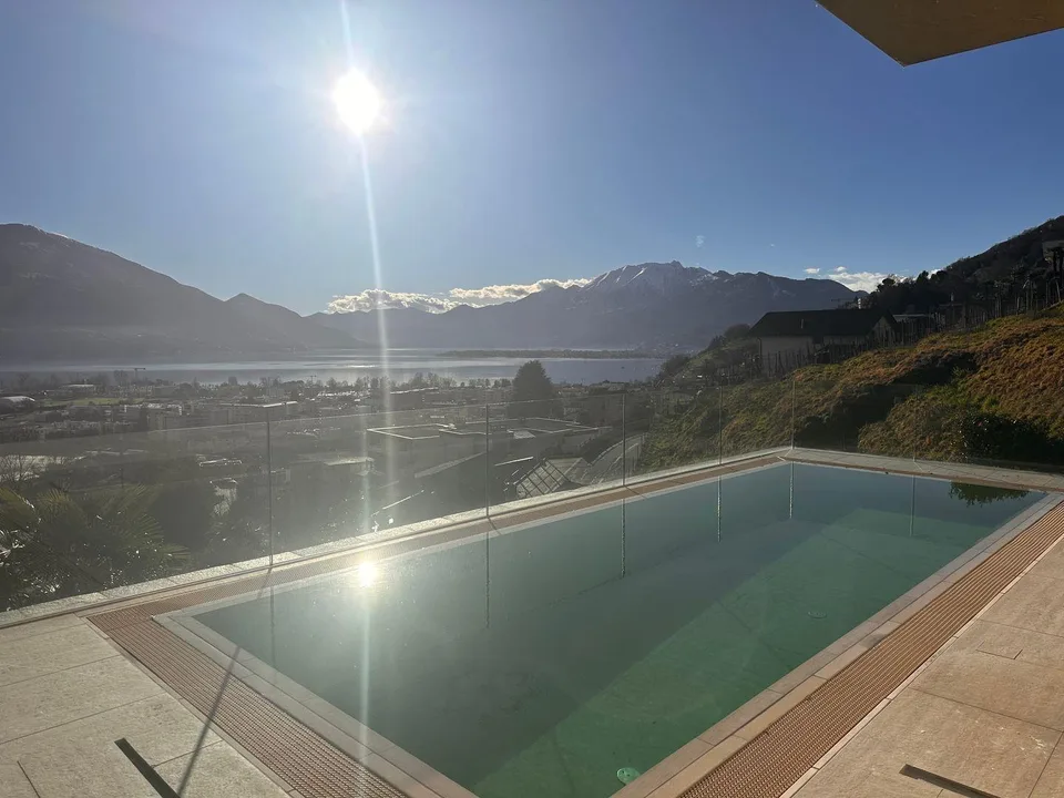 Villa mediterranea con piscina, SPA e vista panoramica sul Lago Mag...