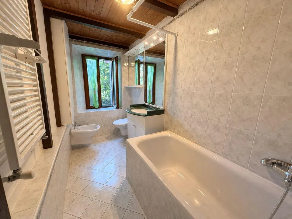Charming Multi-Family Property with 3 Residential Units in the Hear... – Foto 10 von 16