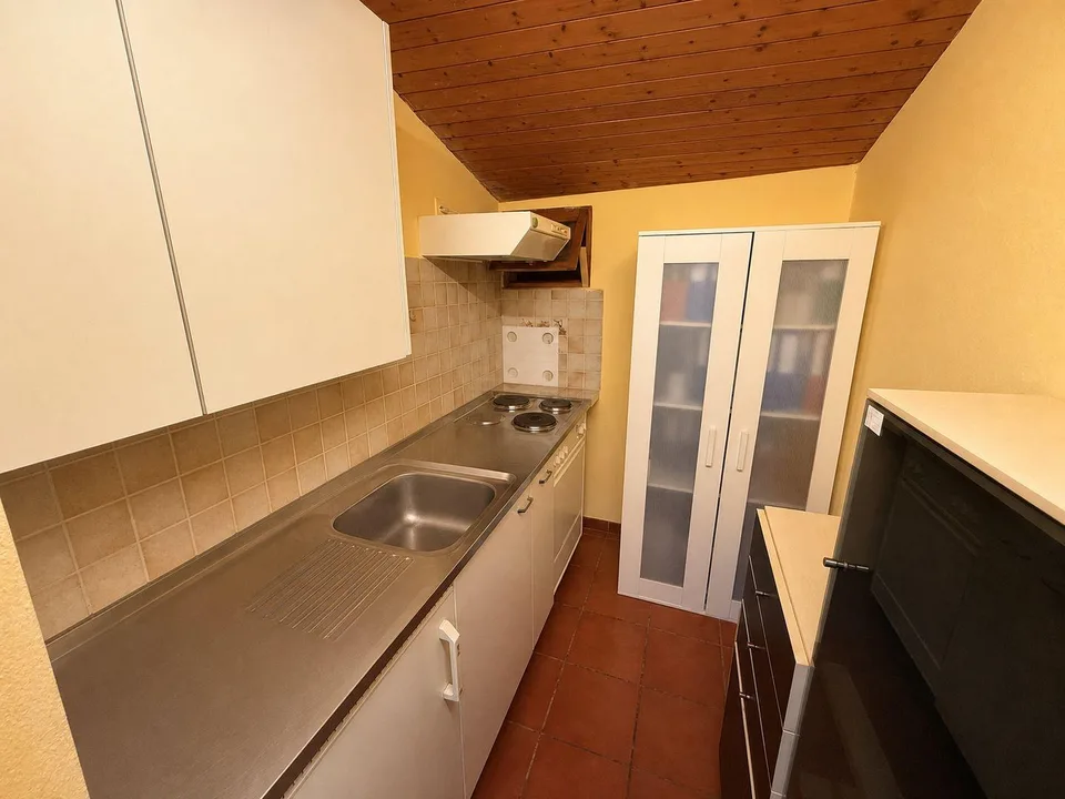 Charming Multi-Family Property with 3 Residential Units in the Hear... – Foto 13 von 16
