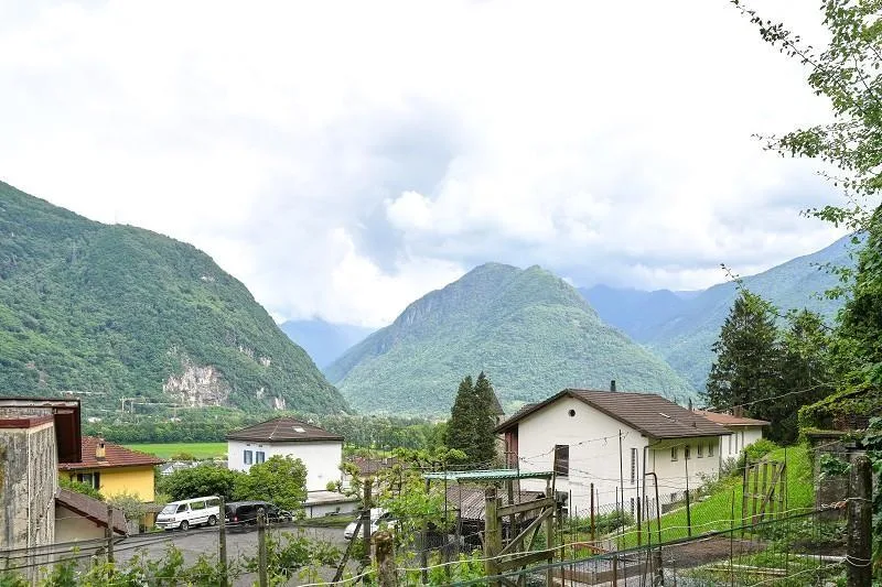 Baulandgrundstück von 476 m2 und 3553 m2 Wald / due terreni edifica...