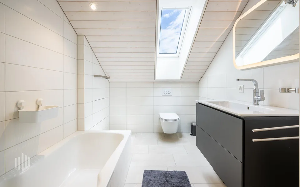 ImmoWyss - Moderne Dachwohnung mit Sicht auf See und Berge in Bönigen – Foto 6 von 8