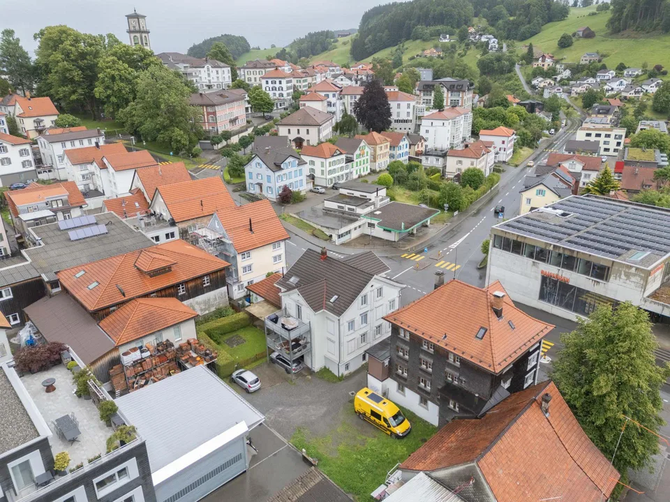 Wohn-/Geschäftshaus mit 3 Gewerbeflächen und 2 Wohnungen