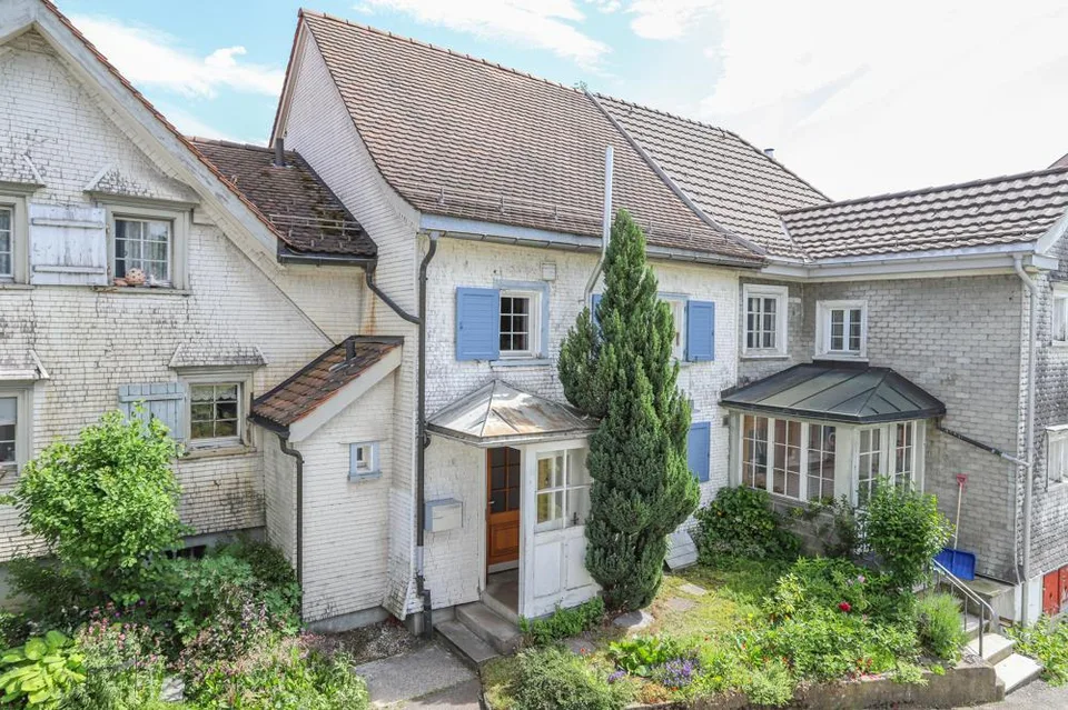Ruhig gelegenes Reihenmittelhaus mit Gartenidylle und Bergblick