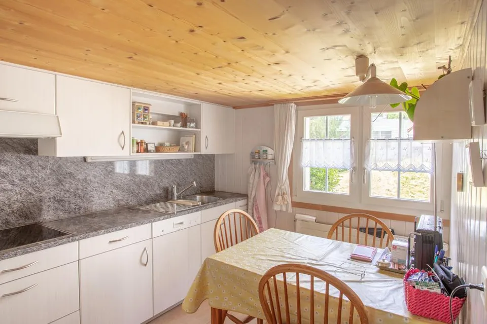 Casa a schiera situata in zona tranquilla con idillio giardino e vista sulla montagna – foto 7 di 8