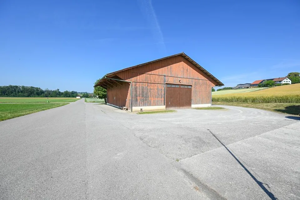 Bauland: Wohnhaus mit Lagerhalle und viel Potenzial
