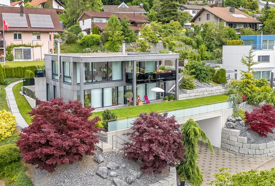 Familienparadies mit lichtdurchfluteten Räumen und Weitsicht
