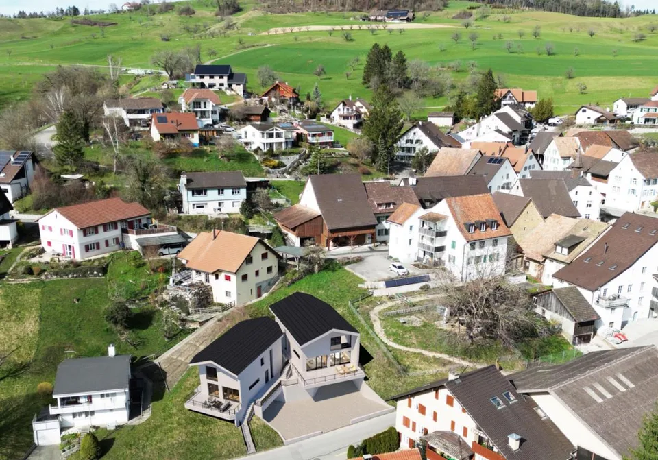 Bauland mit Baubewilligung für 2 Einfamilienhäuser