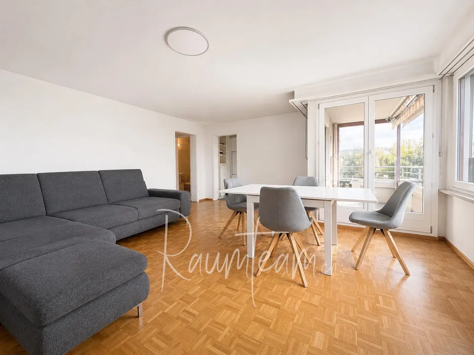 Helle Wohnung mit schöner Weitsicht