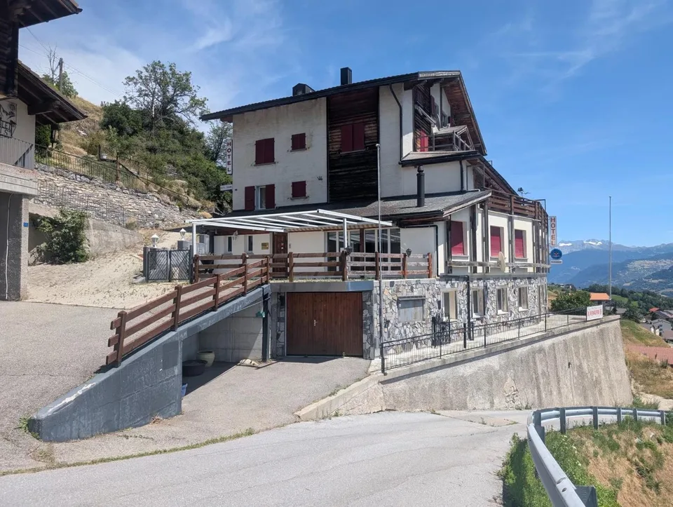 Hotel Rhoneblick - Vielseitige Hotelimmobilie mit Wohnungen