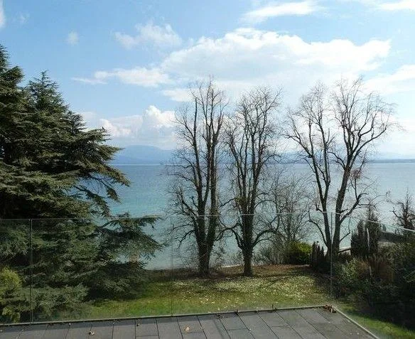 *Villa avec garage et jardin*