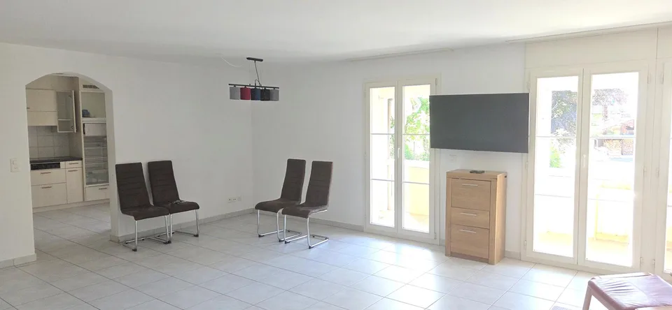 Gepflegte 5.5-Zimmer-Wohnung mit Balkon + schöner Aussicht in Zurzach