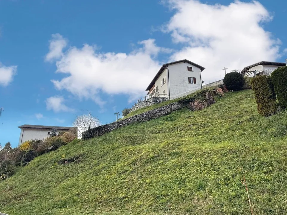 TERRENO EDIFICABILE DI 510 MQ IN OTTIMA POSIZIONE AD AROGNO