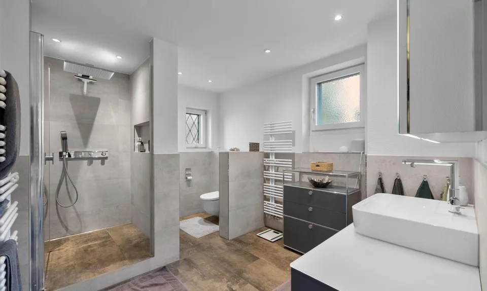 Exklusvie 8-Zi.-Villa mit zusätzlichem 4.5-Zi. Einfamilienhaus – Foto 11 von 13