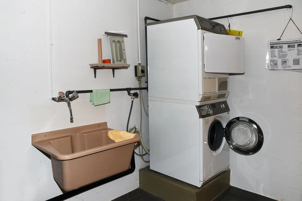 "Grosszügige 6.5-Z-Galerie-Wohnung mit Chemiee und Einstellhallenplatz – foto 22 di 27